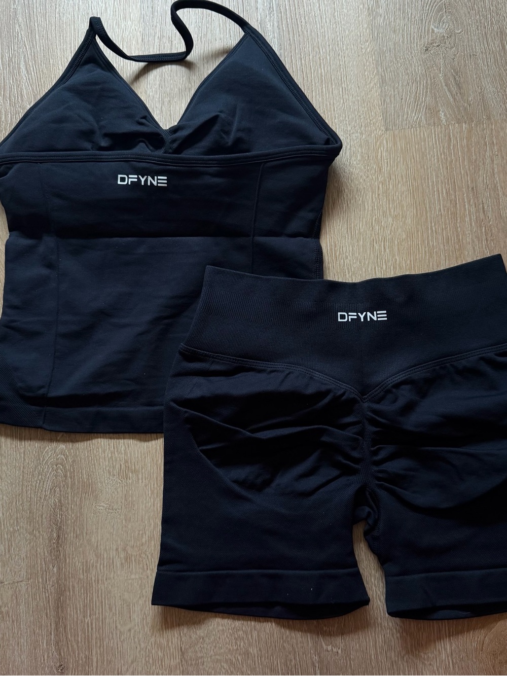 DFyne black impact sports bra and shorts set - Picture 2 of 7